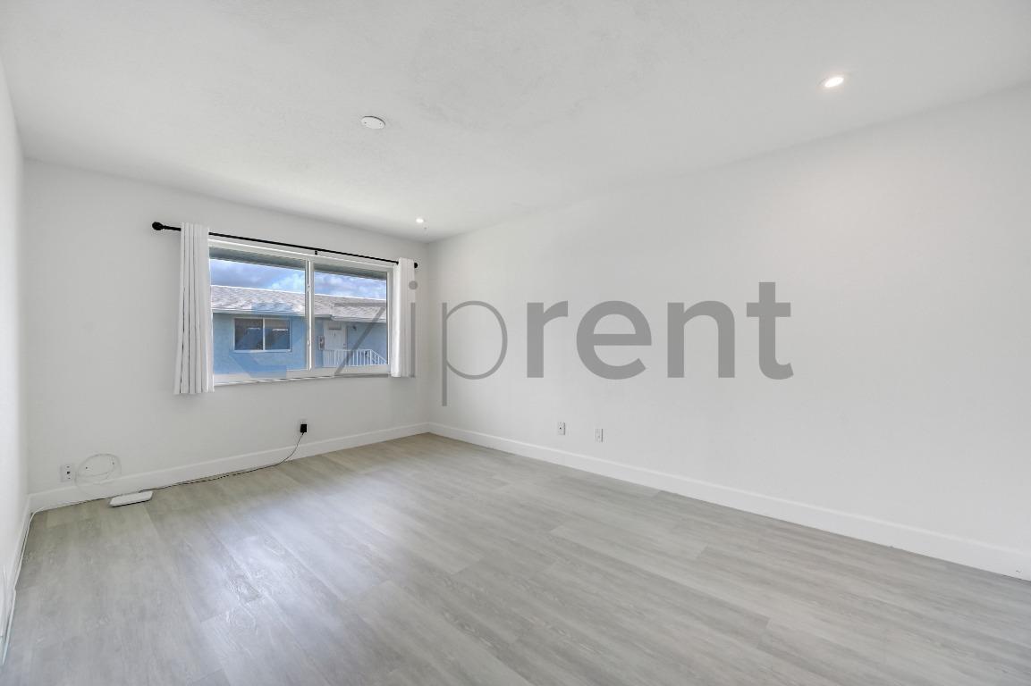 Building Photo - Unit 6