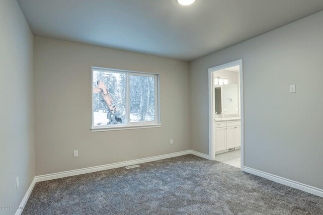 Building Photo - Live in luxury and style in this new, modern 4 bedroom home with upgraded everything, mountain vi...