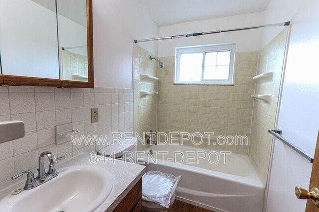 Building Photo - 2821 Ravenswood Dr