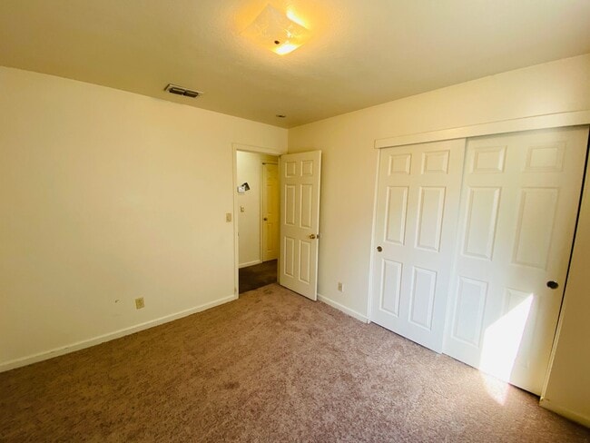 Building Photo - 3 Bedroom Home in Hampton Oaks