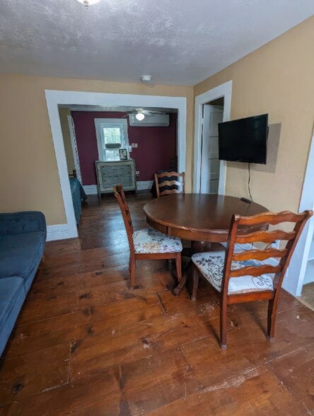 Building Photo - 119 S Rife St