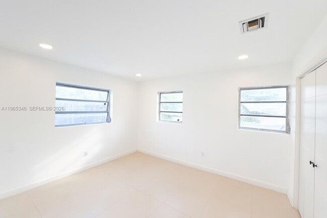 Building Photo - 4671 SW 43rd Terrace