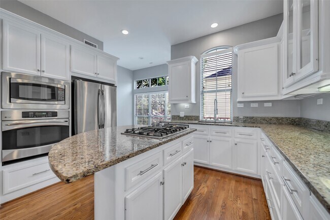 Building Photo - 542 Bomar St