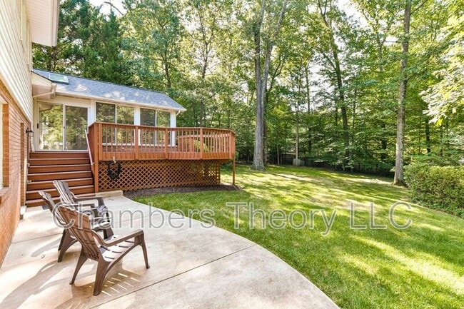 Building Photo - 9205 Hamilton Dr