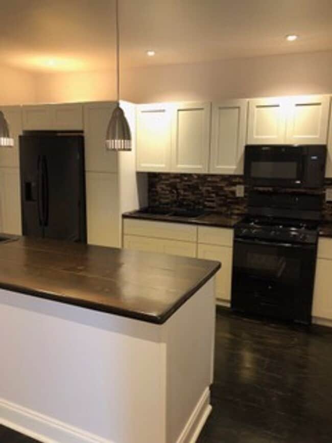 Building Photo - 6062 Butler St