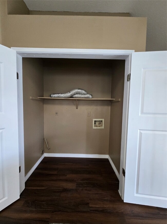 Building Photo - 2730 N Larkspur Cir