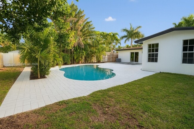 Building Photo - 1399 NE 38th St