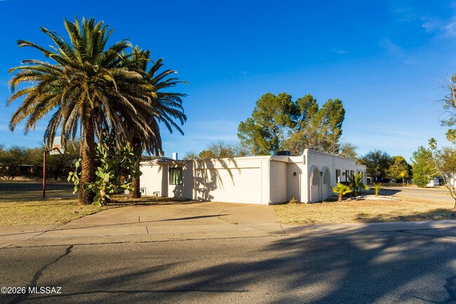 Building Photo - 1714 W Meadow Hills Dr