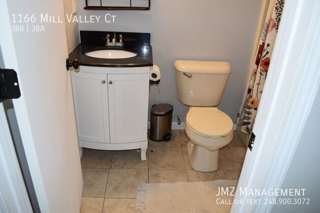Building Photo - GORGEOUS OXFORD COLONIAL FOR LEASE!