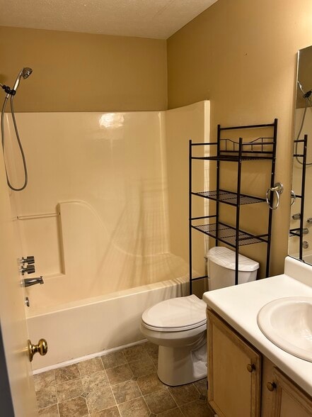 Building Photo - 1033 DeKalb St