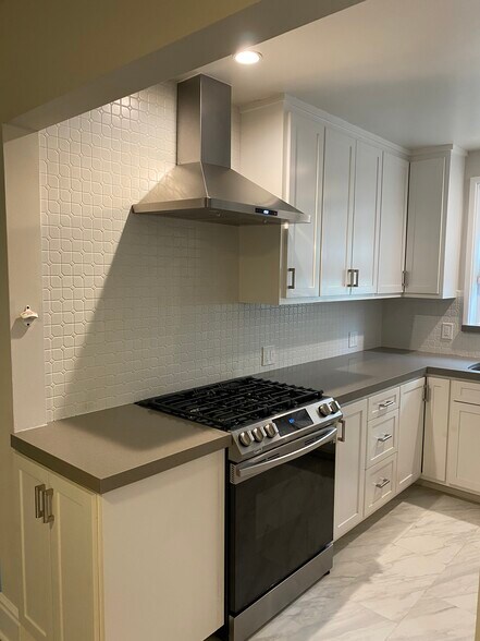 Kitchen - 1119 Washington Ave