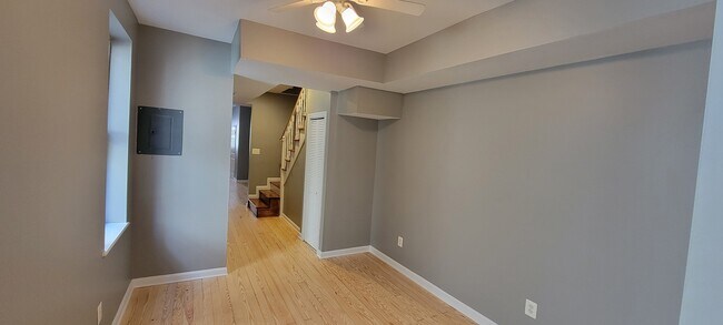 Building Photo - 926 S Hanover St