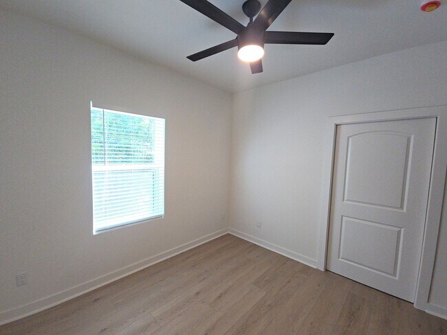 Building Photo - 8101 Venus St