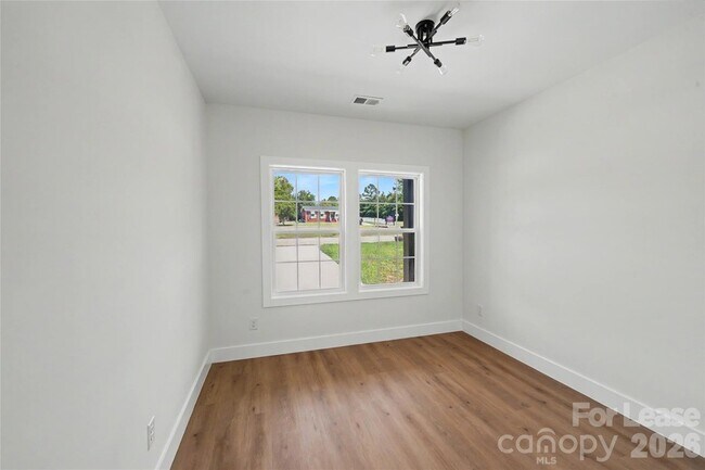 Building Photo - 1709 College Plaza Blvd
