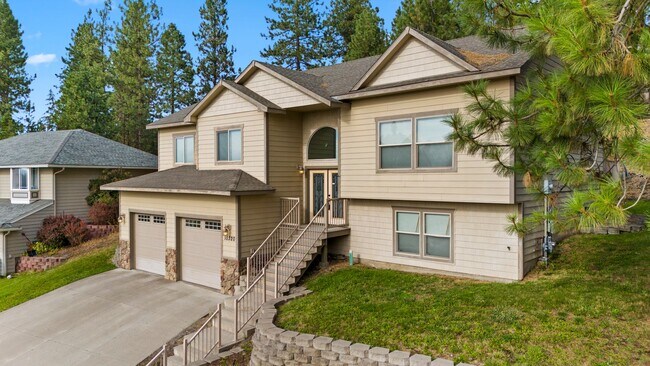 Building Photo - Beautiful Woodridge Home