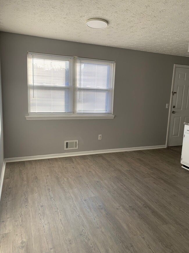 Building Photo - 33 Teakwood Ln