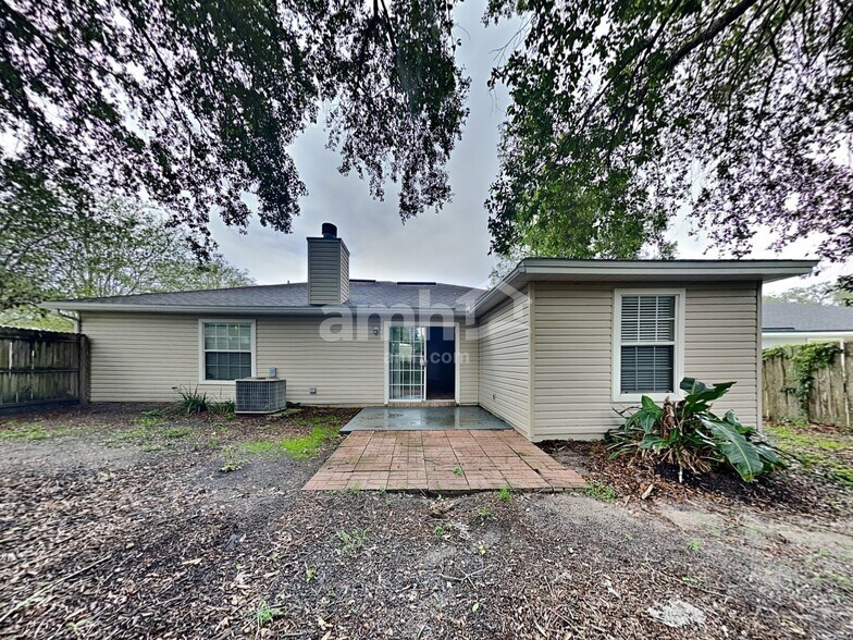 Building Photo - 7829 Invermere Blvd