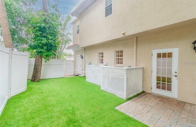 Building Photo - 131 S Arrawana Ave