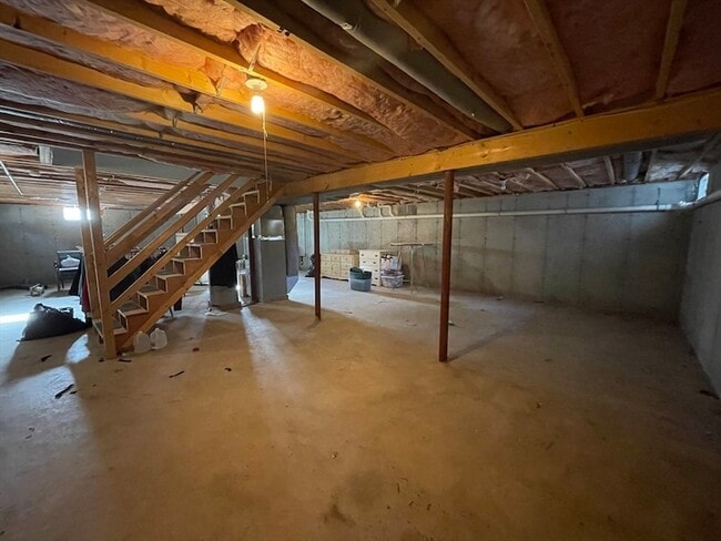 Building Photo - 285 Charge Pond Rd