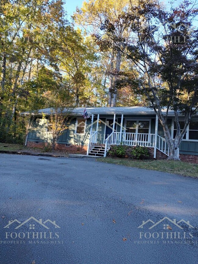 Building Photo - 3-bedroom, 2-bath home located in Pendleton