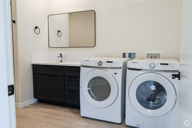 Huge Bath/Washer/Dryer