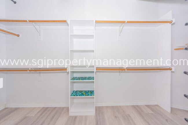 Building Photo - 6001 Pinwood Cir