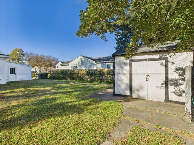 Building Photo - 8000 Diggs Rd