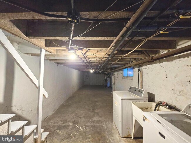 Building Photo - 2536 W Cumberland St