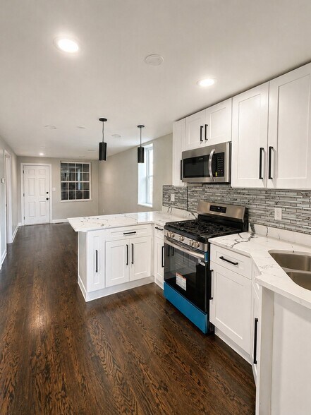 Building Photo - 4714 Drummond St