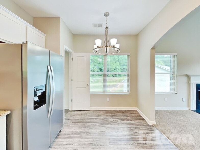 Building Photo - 456 Clematis Court