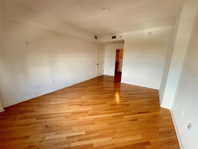 Building Photo - 750 N Tamiami Trl