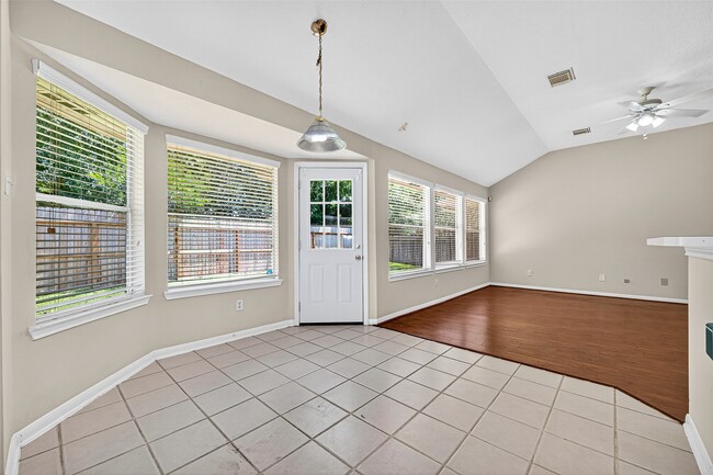 Building Photo - 815 Fairpark Ln