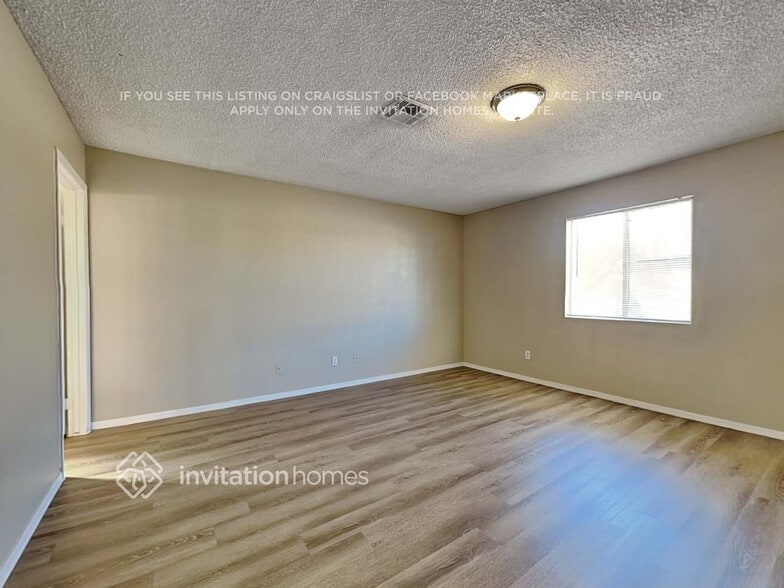 Building Photo - 10322 W Calle Del Oro