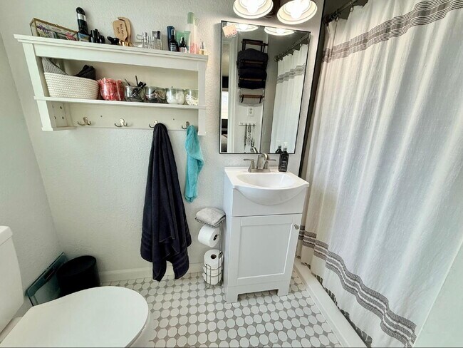 Building Photo - Gorgeously Updated Pueblo Home