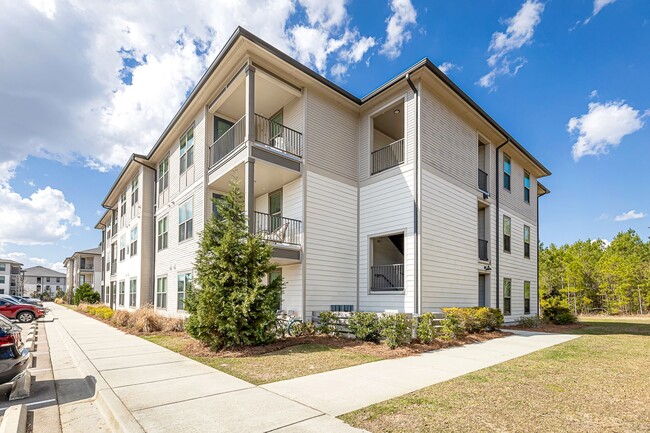 Building Photo - Coastal living right in the middle of Ocea...