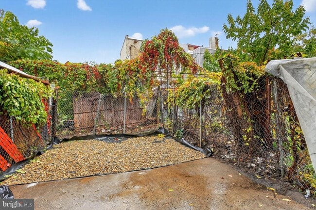 Building Photo - 2447 Turner St