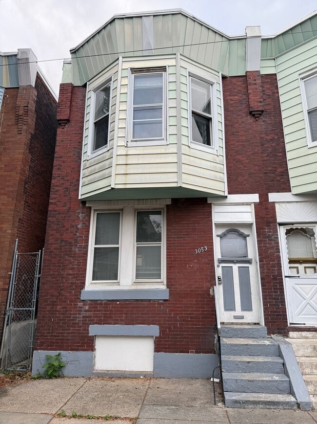 Primary Photo - Port Richmond-traditional 3 bedroom home f...