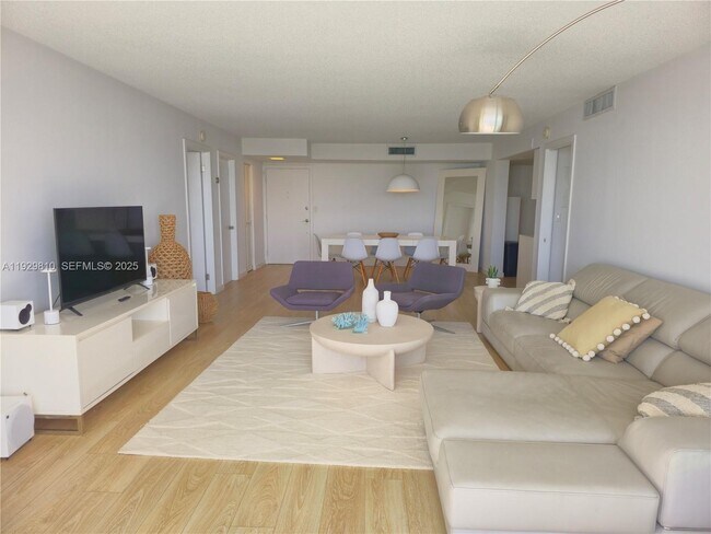 Building Photo - 9250 W Bay Harbor Dr