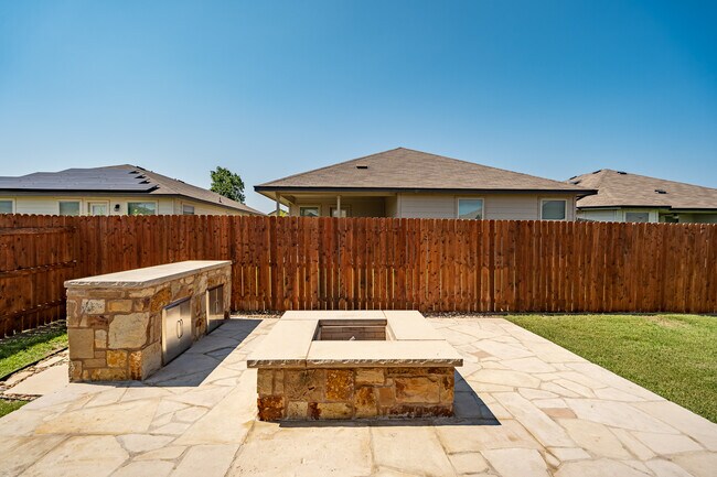 Building Photo - 121 Hematite Ln