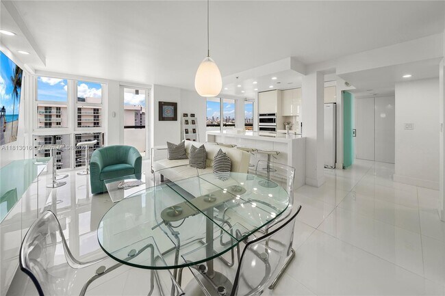 Building Photo - 2555 Collins Ave