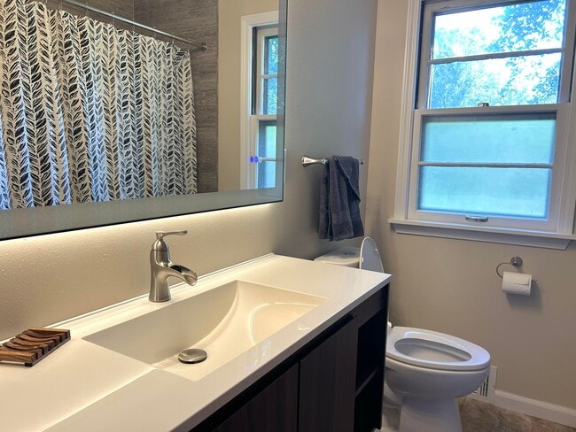 Building Photo - Beautifully Renovated Ranch-style Home!