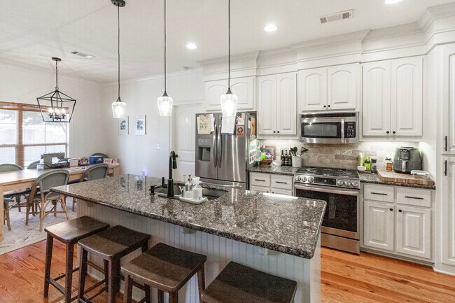 Building Photo - 119 Kempen Ln