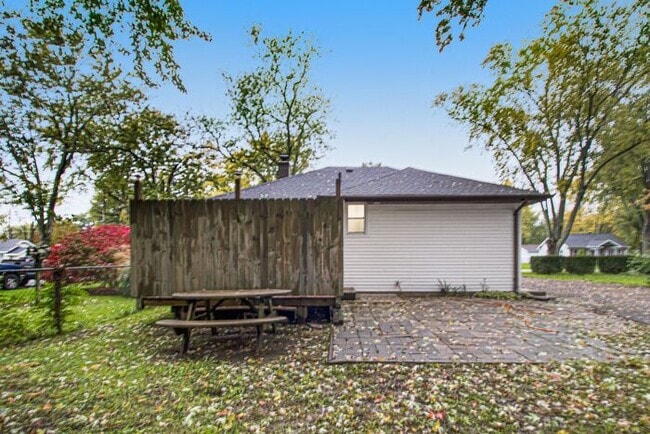 Building Photo - 548 Dayton Ave