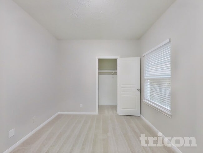 Building Photo - 210 Pequin Rd