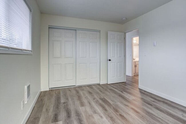 Building Photo - Remodeled 2 bedroom across from Providence...