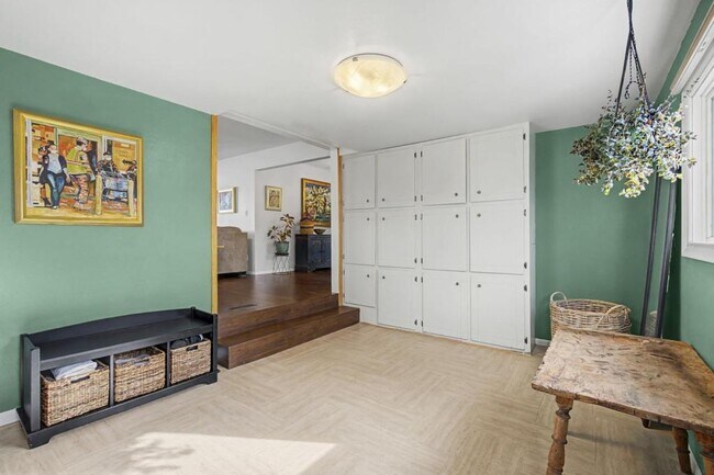 Building Photo - 1001 Ida Dr