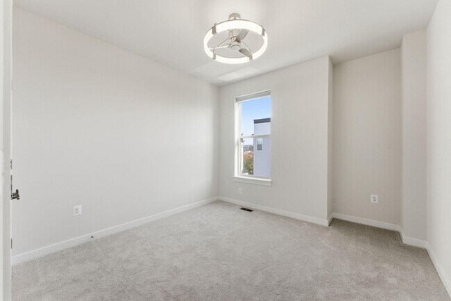 Building Photo - 2136 Glacier Rd