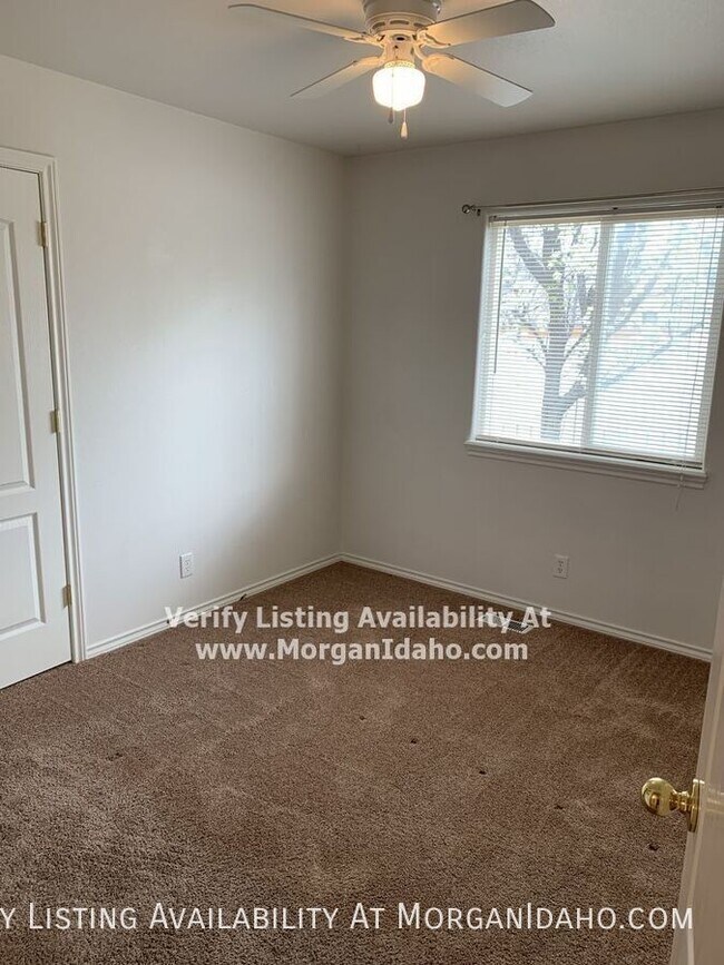 Building Photo - 3014 N High Desert Wy