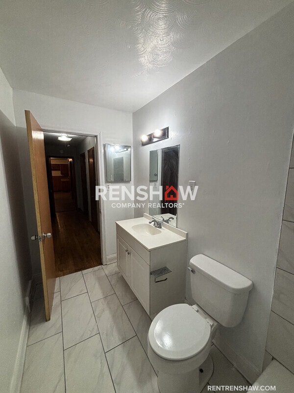 Building Photo - 4593 Wooddale Ave