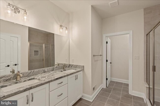 Building Photo - 264 W Ashland St